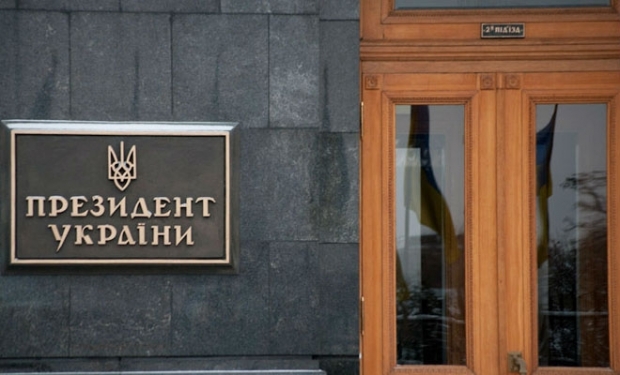 Протестующих родственников украинских военных впустили в Администрацию президента
