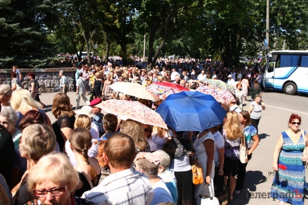 В Кременчуге на похороны Олега Бабаева пришли около 50 тысяч человек