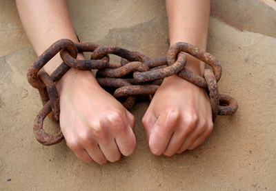 Акцент на торговцах людьми, а не их жертвах может помочь в борьбе с этим новым видом рабства