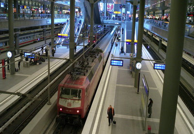 В Германии скоростной поезд столкнулся с товарным, есть раненые - СМИ