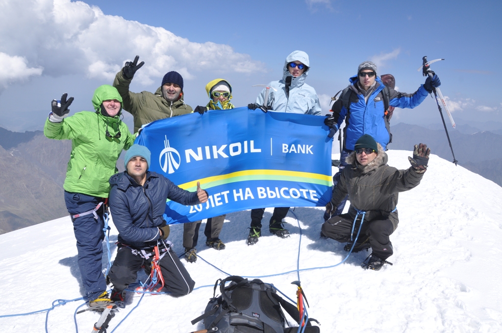 Команда альпинистов NIKOIL|Bank покорила Казбек - ФОТО