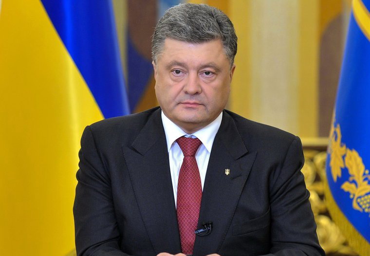 Сыну Порошенко стало плохо во время молебна за Украину - ВИДЕО