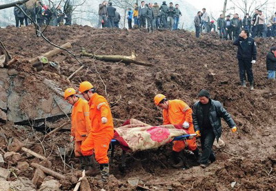 Пятнадцать человек погибли в результате оползня на юго-западе Китая