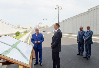 Президент Ильхам Алиев принял участие в открытии очередного дорожного соединения в Баку - ФОТО