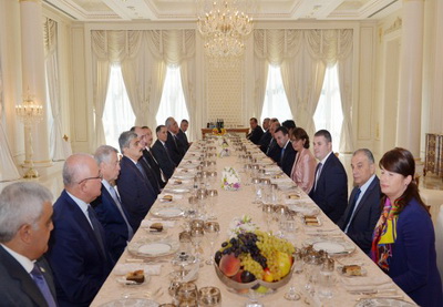 Состоялся совместный обед Президента Азербайджана и премьер-министра Грузии