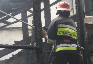В Баку при пожаре в квартире погиб человек