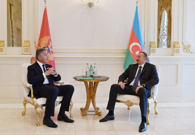 Ильхам Алиев принял премьер-министра Монтенегро - ФОТО