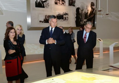 Премьер-министр Монтенегро ознакомился с Центром Гейдара Алиева - ФОТО