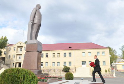 Президент Азербайджана посетил памятник Общенациональному лидеру в Дашкесане -ФОТО