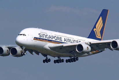 Самолет Singapore Airlines попал в турбулентность, есть пострадавшие