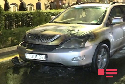 В Баку сгорел автомобиль главы НПО - ФОТО