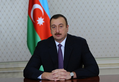 Президент Ильхам Алиев поздравил президента Венгрии