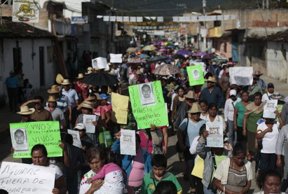 Мексиканские учителя подожгли офис одной из ведущих политических партий