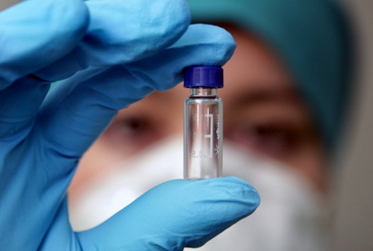 ВОЗ обещает много вакцины от Эболы к середине 2015 года