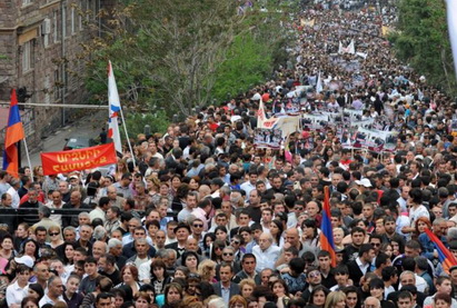 В Ереване произошли стычки между полицейскими и протестующими