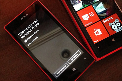 Microsoft представила свой первый смартфон