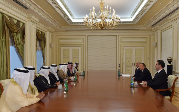 Ильхам Алиев принял делегацию во главе с министром экономики Объединенных Арабских Эмиратов - ФОТО