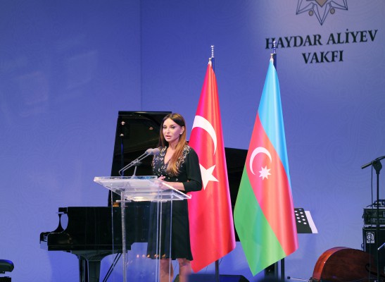 Мехрибан Алиева приняла участие в презентации Первых Европейских игр «Баку-2015» в Стамбуле - ФОТО