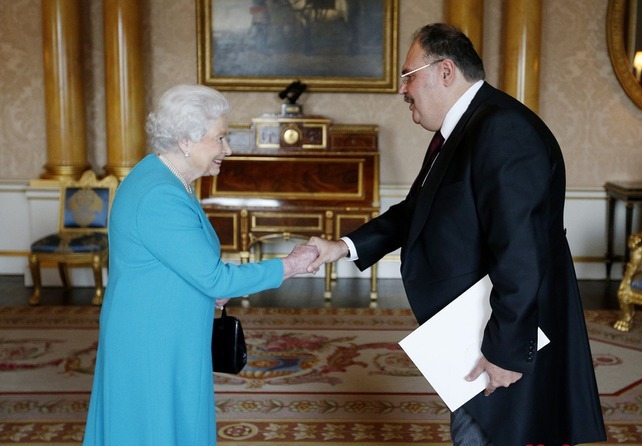 Посол Азербайджана вручил верительные грамоты Елизавете II – ФОТО