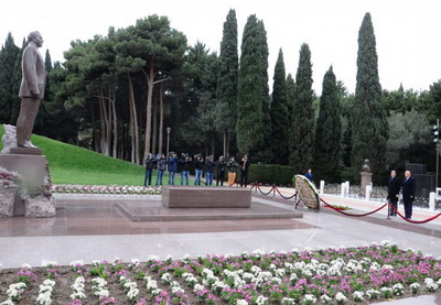 Министр культуры и туризма Турции посетил могилу общенационального лидера Гейдара Алиева и Шехидляр хиябаны - ФОТО