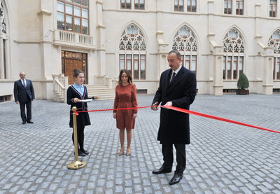 Президент Ильхам Алиев принял участие в открытии нового здания Бакинской оксфордской школы - ФОТО