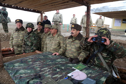Министр обороны проверяет боеготовность воинских частей в прифронтовой зоне - ФОТО