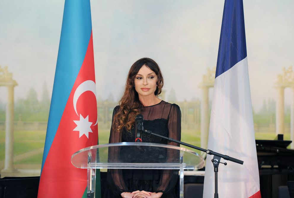Первая леди Азербайджана Мехрибан Алиева приняла участие в презентации первых Европейских игр «Баку-2015» в Париже - ФОТО