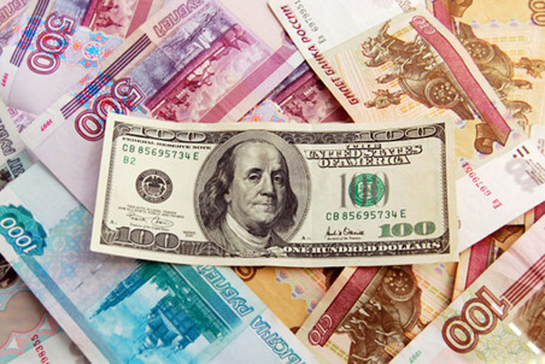 Средневзвешенный курс доллара вырос на 1,66 рубля
