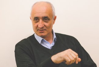 Валех Гусейнов - мужчина, которому армяне прижигали руки в Ходжалы, даст концерт в Баку