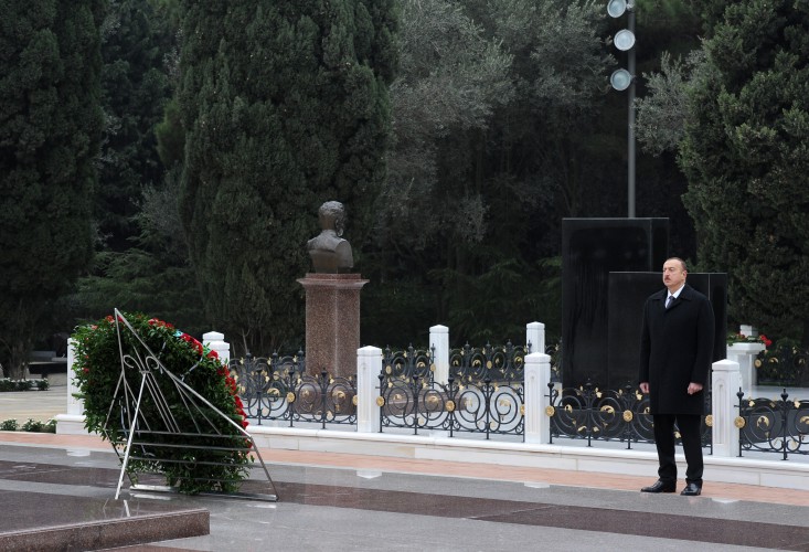 Президент Ильхам Алиев посетил могилу общенационального лидера Гейдара Алиева - ФОТО
