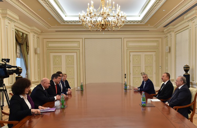Ильхам Алиев принял заместителя премьер-министра, министра экономики Польши