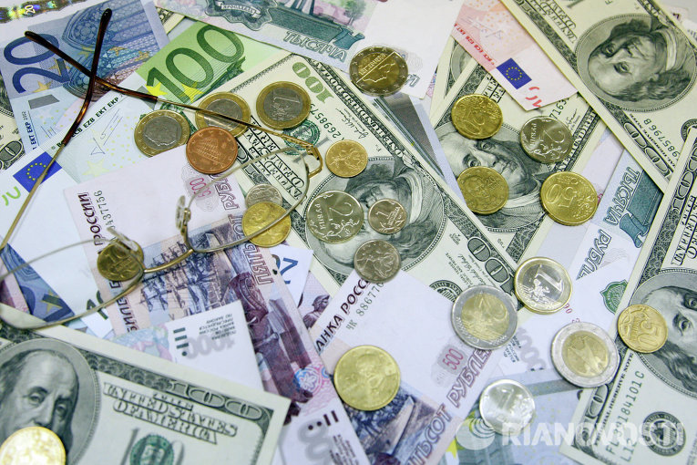 Евро опустился до 90 рублей, доллар — до 73 рублей - ОБНОВЛЕНО