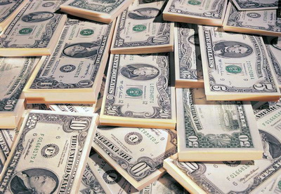 Центробанк прокомментировал слухи о нехватке на валютном рынке Азербайджана долларов США