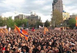 В Ереване участники акции протеста потребовали расследования нападений на представителей оппозиции