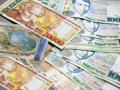 В Армении продолжается начавшийся три недели назад процесс девальвации драма