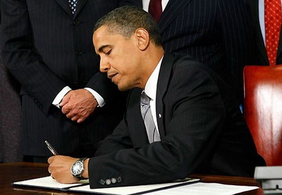 Обама подписал законопроект, разрешающий новые санкции против России