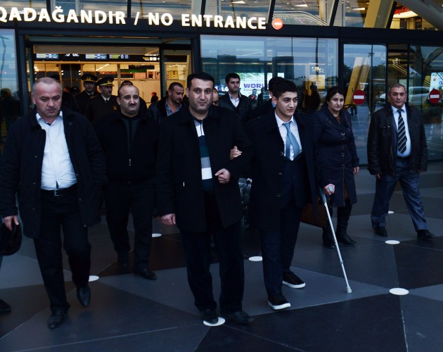 Раненный армянами азербайджанский военнослужащий вернулся на родину после лечения в Турции - ФОТО