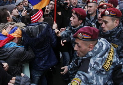В Армении нарастает волна насилия против политических оппонентов Сержа Саргсяна