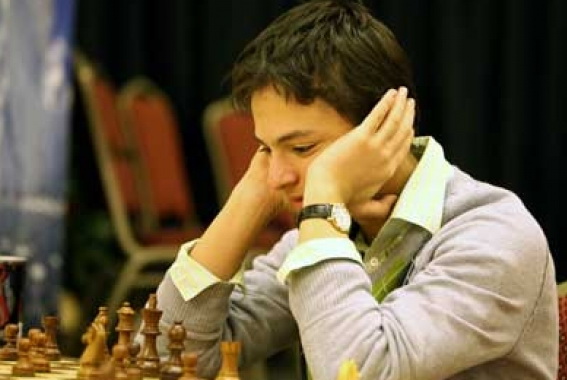 Азербайджанский шахматист лидирует на турнире в ОАЭ