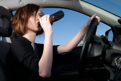 В воскресенье в Баку выявлено рекордное число пьяных женщин-водителей