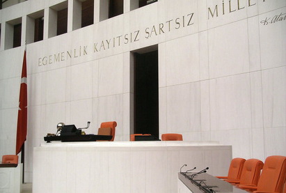 Парламент Турции отказался передавать в суд дела экс-министров