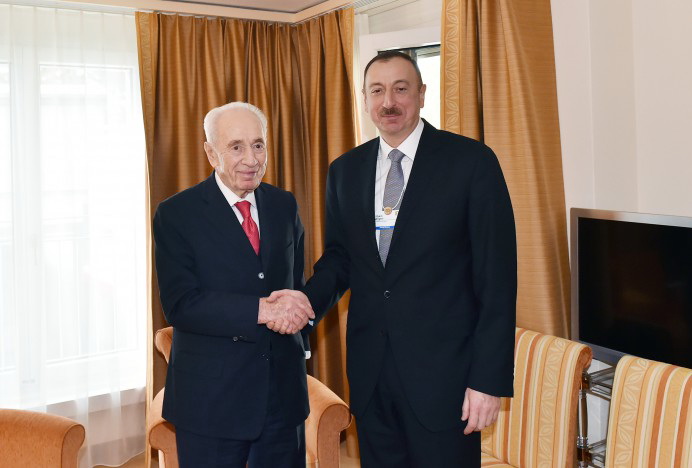 Ильхам Алиев встретился  в Давосе с Шимоном Пересом - ФОТО