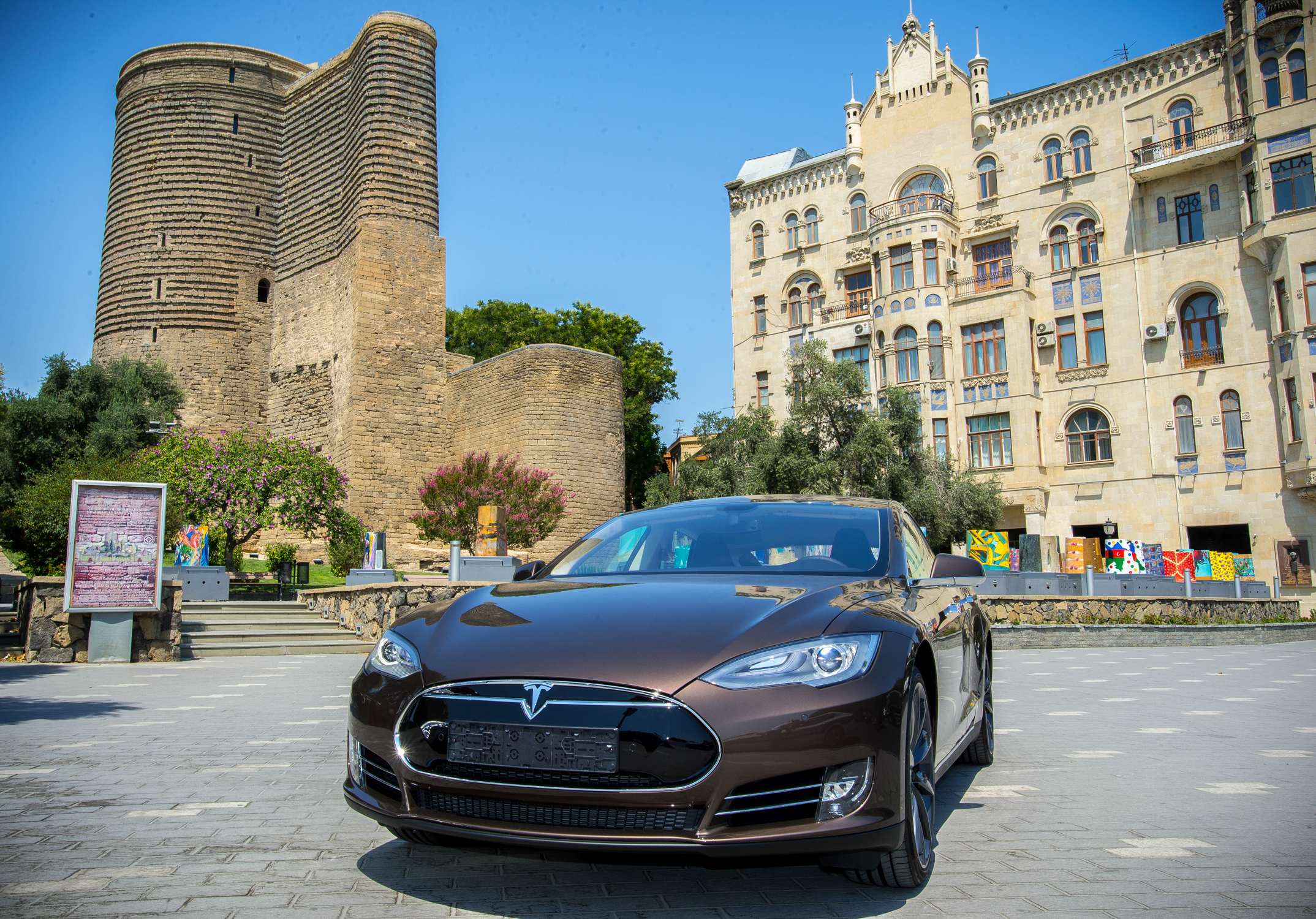 В Баку начата продажа автомобилей «Tesla» - ФОТО