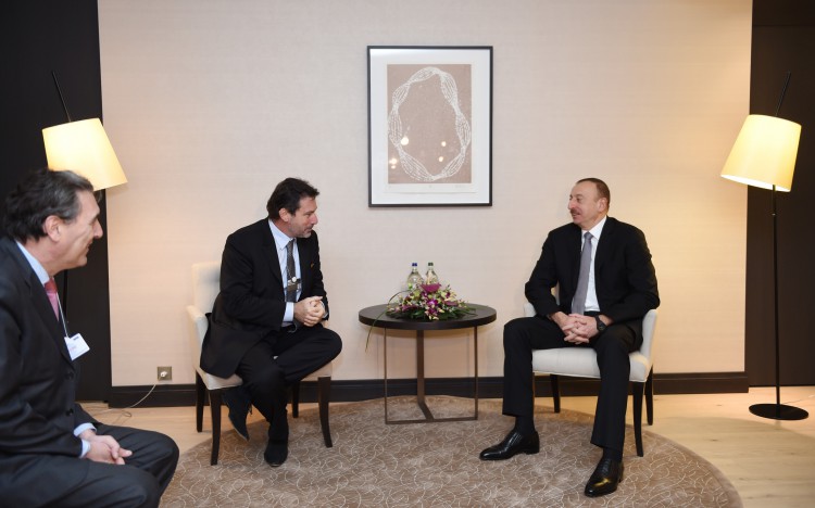 Ильхам Алиев встретился в Давосе с директором компании «Airbus Group International» - ФОТО