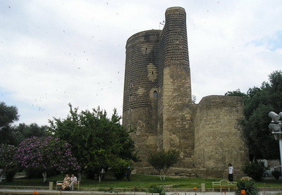 Девичью башню и Дворец Ширваншахов стало посещать больше людей