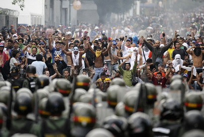 В Венесуэле проходят массовые манифестации против Мадуро