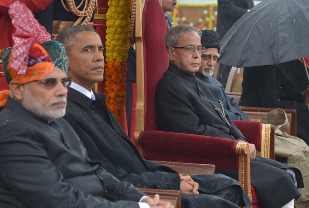 Барак Обама жевал жвачку во время военного парада в Индии – ФОТО