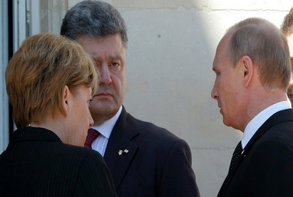 Меркель обсудила с Порошенко и Путиным обострение ситуации в Украине