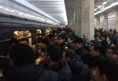 В графике движения поездов Бакинского метрополитена произошел серьезный сбой - ФОТО