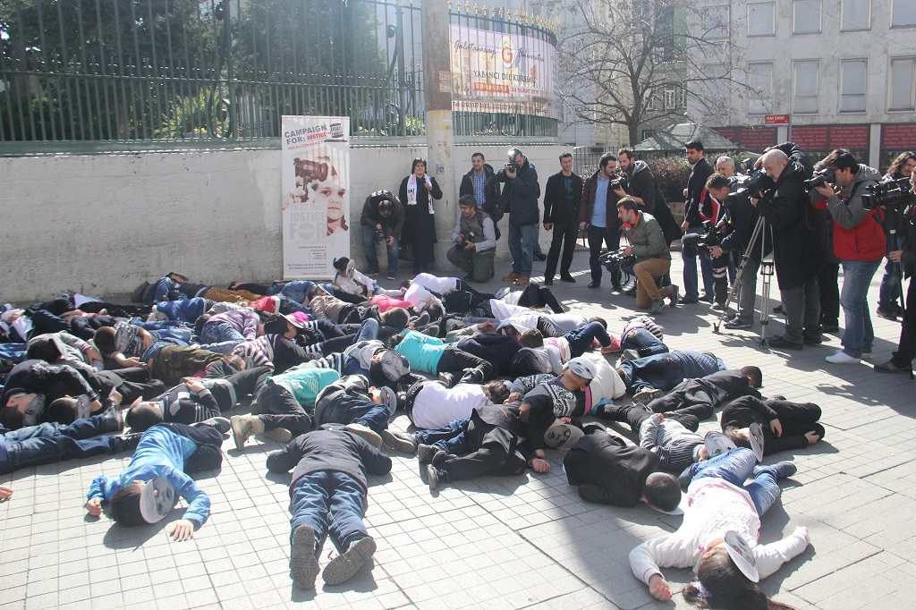 В Стамбуле прошел флешмоб, посвященный 23-й годовщине Ходжалинского геноцида - ФОТО